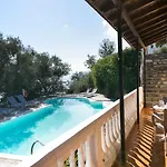 Dimitra بينيتسيس